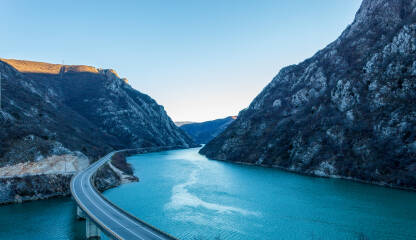 Jablanicko jezero Pejzaž Jablaničkog jezera. Lokacija, čuvena uvala, kod spomenika, Jablanička Bijela.