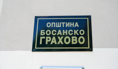 Bosansko Grahovo, tabla na opštini. Bosansko Grahovo, tabla na opštini.