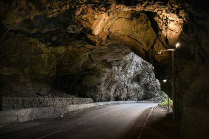Tunel Ponikve kod Varesa
