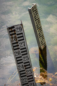 Letvica za mjerenje nivoa vode u rijeci