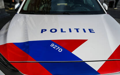 Policijsko vozilo u Nizozemskoj. Policijsko vozilo u Nizozemskoj. Natpis policija na automobilu.