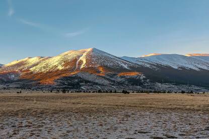 Planina Vran, BiH Planina Vran u BiH, visine 2074 m/nv. Nalazi se na području općine Tomislavgrada istočno, na pola puta do Jablanice, južno od Ramskog jezera.