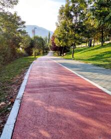 Biciklistička staza na Alipašinom, Sarajevo Biciklistička staza
Alipašina ulica Sarajevo