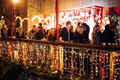 Advent u Zagrebu Turisti uživaju u okićenom gradu za vrijeme adventa