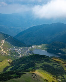 Pogled na Prokoško jezero (1670 mnv) na planini Vranici.