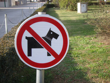 Znak zabranjeno za pse Park sa zabranom uvođenja pasa.