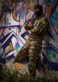 Vojnik u ruskoj uniformi Vojnik u ruskoj uniformi se priprema i pozira