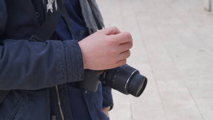 Fotograf Čovjek sa foto aparatom.