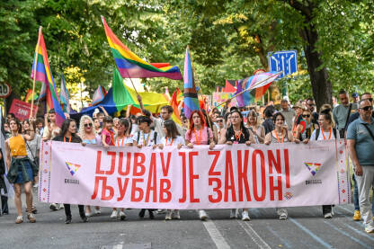 Bosanskohercegovačka Povorka ponosa. Sarajevo, Bosna i Hercegovina: 14. juna 2025.: Bosanskohercegovačka Povorka ponosa. Protest za LGBTIQ prava. Ljudi hodaju s transparentima i zastavama.