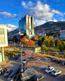 Sarajevo City Centar i Trebević u pozadini Marijin dvor-Sarajevo
Pogled sa terase na objekte i planinu Trebević.
