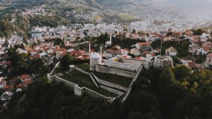 Stari grad u Travniku Stari grad u Travniku iz zraka