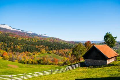 Jesen u selu Majdani, opština Pale, na obroncima planine Romanije.