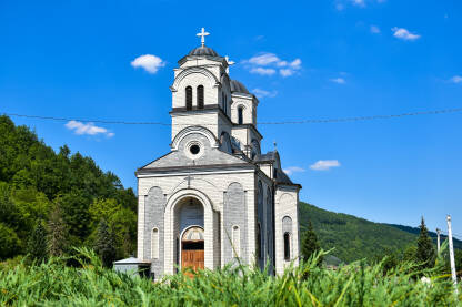 Crkva Vaznesenja Hristovog Podgrab Pravoslavna crkva Vaznesenja Hristovog (2009) u Podgrabu, opština Pale.