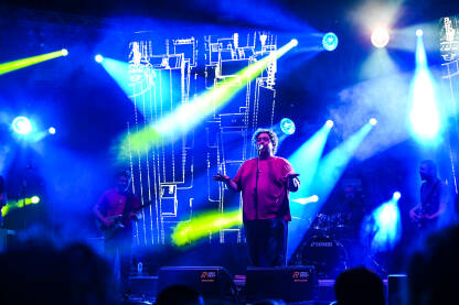 Koncert benda TBF. The beat fleet. Koncert benda TBF. The beat fleet je bend iz splita. Frontmen benda Mladen Badovinac.