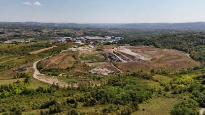 Ptičja perspektiva deponije otpada u Ramićima.