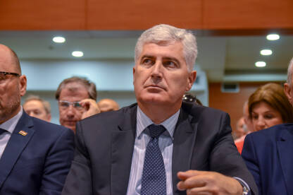 Dragan Čović Dragan Čović, političar iz Bosne i Hercegovine. Hrvatska demokratska zajednica, HDZ BiH.
