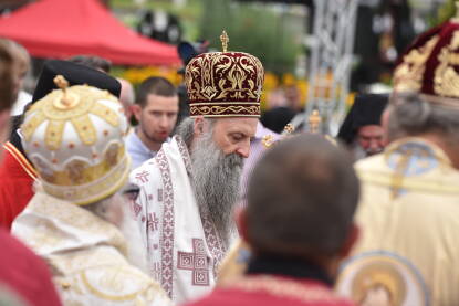 Patrijarh Porfirije Obilježavanje stradanja Srba u Srednjem Podrinju i Birču u Bratuncu, 31 godina, 1. juli 2023. godina.
Svetu arhijerejsku liturgiju predvodio je patrijarh srpski Porfirije.