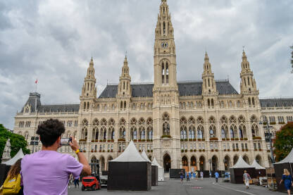 Beč, Austrija: Vijećnica na Rathausplatzu. Beč, Austrija: Vijećnica na Rathausplatzu. Kancelarija gradonačelnika Beča, sjedište gradskog vijeća i lokalne samouprave.