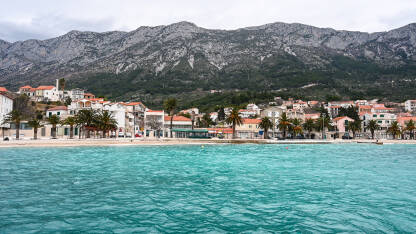 Gradac, Hrvatska Gradac, Hrvatska. Jadransko more tokom zime.