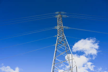 Visokonaponski dalekovod Dalekovod u prirodi. Visokonaponski dalekovodi. Električna energija.