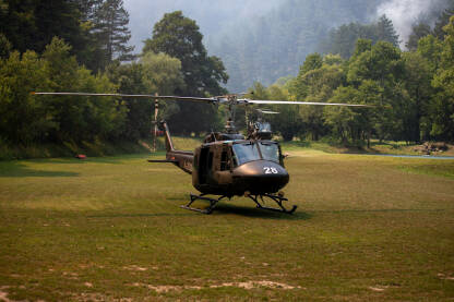 Helikopteri Oružanih Snaga BiH Helikopteri OS BiH u akciji gašenja požara.
