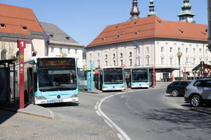 Autobuska stanica, javni prevoz u Klagenfurtu, Austrija Autobuska stanica Heiligengeistplatz u centru Klagenfurta
