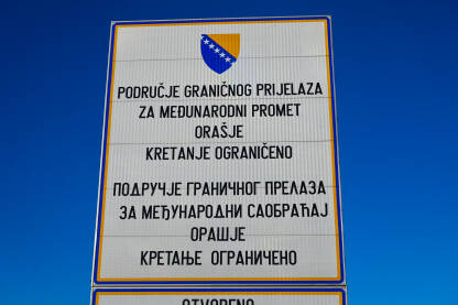 Tabla Granični prelaz BiH - Hrvatska Granični prelaz BiH - Hrvatska. Orašje. Tabla sa natpisom. Granica. Granična policija.
