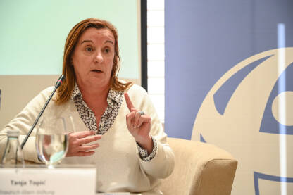Tanja Topić, politička analitičarka. Tanja Topić, politička analitičarka. Fondacija Friedrich-Ebert-Stiftung