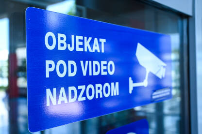 Znak za video nadzor Znak za video nadzor. Znak: Objekat je pod video nadzorom. Sigurnosne kamere, upozorenje.