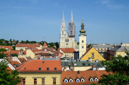 Panorama Zagreba, katedrala u Zagrebu Zagreb, glavni grad Hrvatske, panorama. Zagreb je glavni i najveći grad Hrvatske.
