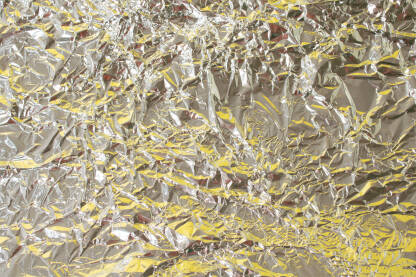 Aluminijska folija Aluminijska folija sa žutim odsjajem.