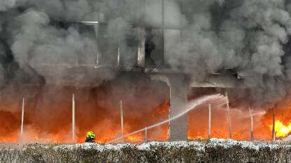 Veliki požar izbio na pijaci Heco u Sarajevu u jednoj od magacinskih prostorija.