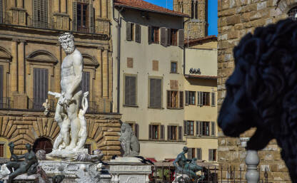 Neptun u Firenci, fontana Piazza della Signori, glavni trg u Firenci, fontana sa stautom Neptuna. Fontanu je napravio skulptor Bartolomeo Ammannat.