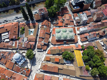 Sarajevo, Bosna i Hercegovina, panoramski snimak grada. Snimak dronom glavnog grada Bosne i Hercegovine. Zgrade u starom gradu.
