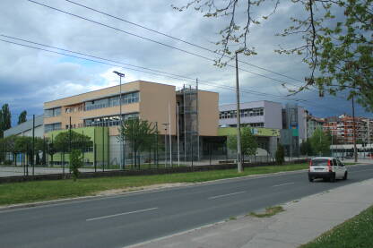 Gimnazija na Dobrinji, Sarajevo Zgrada gimnazije na Dobrinji, Sarajevo