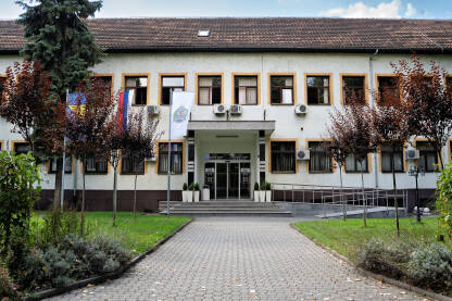 Opština Teslić Opština Teslić. Zgrada opštine u centru grada.