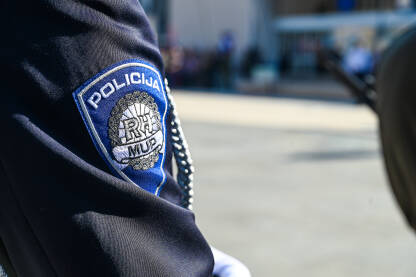 Policija Hrvatske. MUP RH. Policija Hrvatske. Policijski oznaka na ramenu policajca. MUP RH.