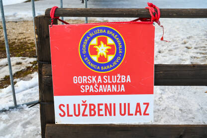 Gorska služba spašavanja Gorska služba spašavanja, Sarajevo. Gorski spasilački tim, Sarajevo, Bosna i Hercegovina.