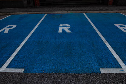 Znak za rezervisana parking mjesta Rezervisano parking mesto za potrebe državnih organa,javnih službi i drugih pravnih lica