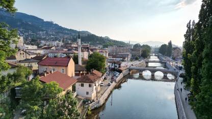 Šeher-Ćehajina ćuprija, Sarajevo Šeher-Ćehajina ćuprija nalazi se na Miljacki u povijesnom središtu Sarajeva. Šeher-Ćehajina ćuprija je danas nacionalni spomenik Bosne i Hercegovine. Prvi most sagrađen u osmanskom razdoblju.