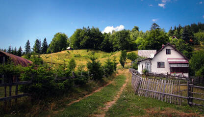Selo Strica,Vareš, planina Zvijezda Šetnja po obroncima planine Zvijezda.Selo Strica kod Vareša.
