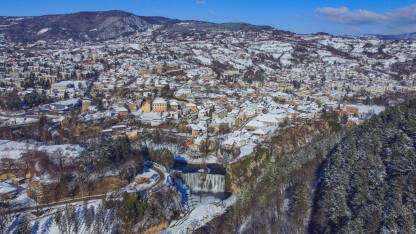 Jajce pod snijegom Zimska panorama Jajca načinjena iz zraka