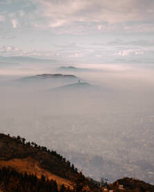 Smog iznad Sarajeva Pogled na smogom prekriveno Sarajevo.