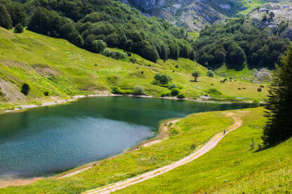Zelengora i Orlovačko jezero Nacionalni park Sutjeska nalazi se na teritoriji općina Foča, Gacko i Kalinovik i najstariji je nacionalni park u Bosni i Hercegovini.