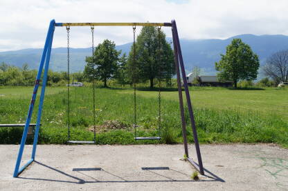 Ljuljačke Ljuljačke u parku