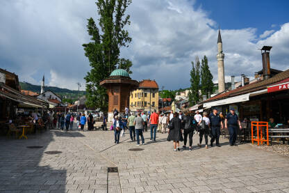 Ljudi na Baščaršiji, Sarajevo. Ljudi na Baščaršiji, Sarajevo.