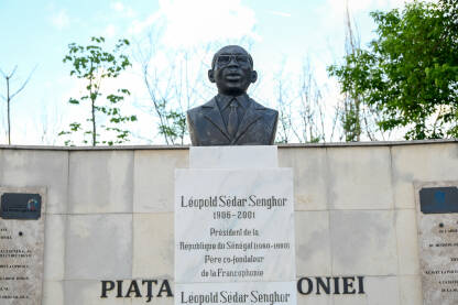 Spomenik prvom predsjedniku Senegala, Leopoldu Sedaru Senghoru, smješten u Bukureštu, Rumunija.