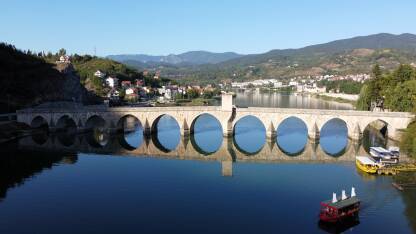 Most u Višegradu Most Mehmed-paše Sokolovića (Stari most u Višegradu) je most na rijeci Drini.
