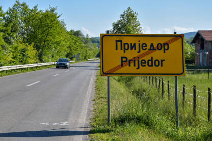 Prijedor Tabla sa natpisom Prijedor. Republika Srpska, Bosna i Hercegovina.