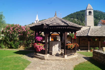 Dvorište i šadrvan Sultan Selimove džamije u Stocu